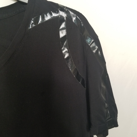 Armani v neck tshirt with pattern accent - Picture 5 of 12